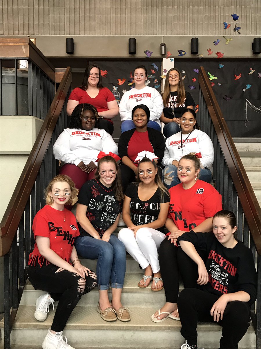BrocktonDeca's tweet photo. Meet the new 2018 DECA crew!!🎉🐾 https://t.co/H11f2hYK30
