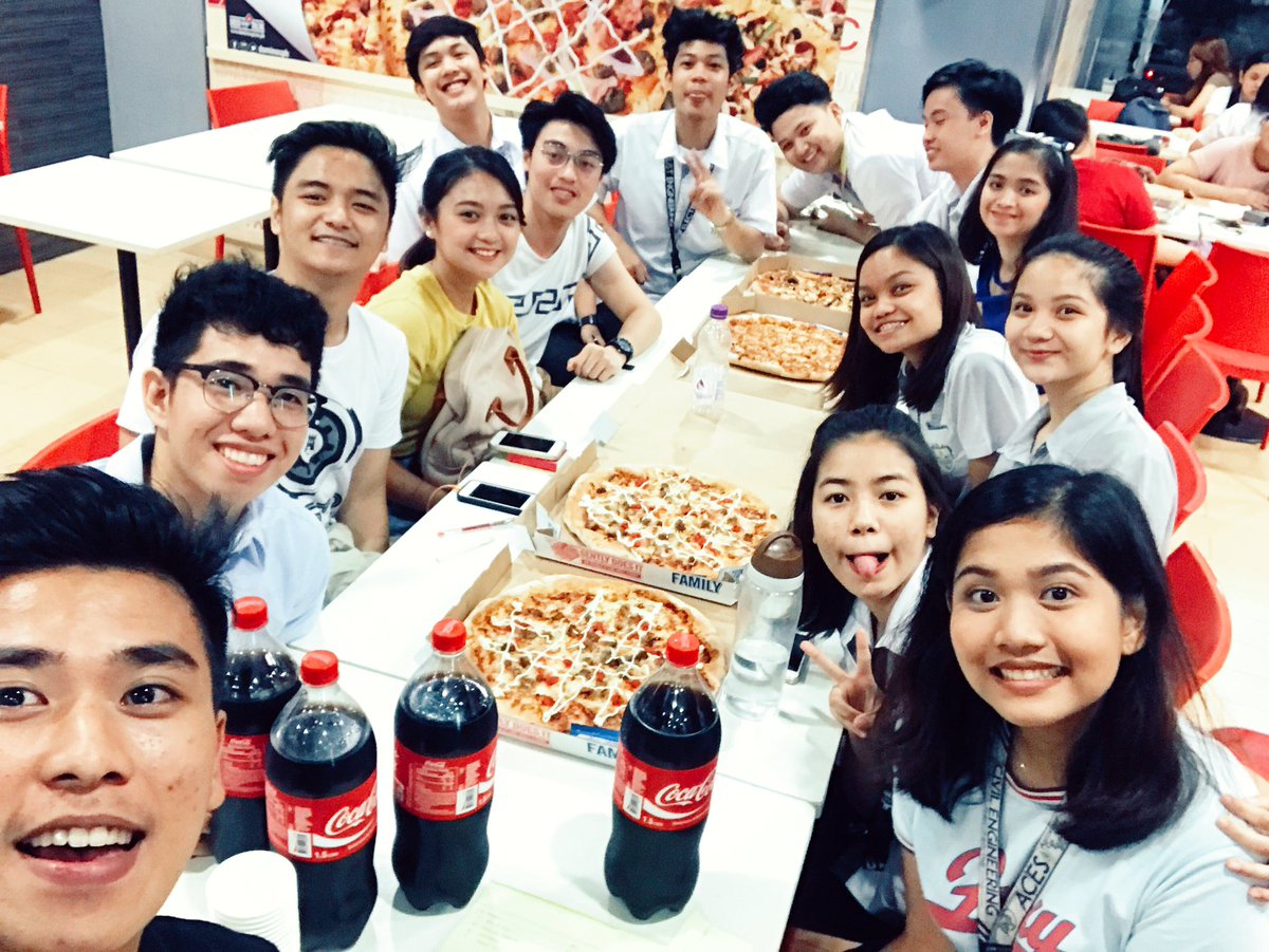 mkcsns's tweet photo. Had a productive meeting with UST ESC TEAM LOGISTICS 1718 🤙❤️✨ #iLOGyou guys!! https://t.co/w6ErhCYUAy