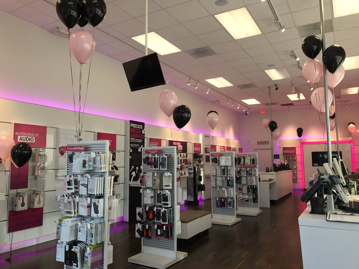 Flagler squad 📲💥💪🏼 iPhone Pre-Order &amp; Note 8 Launch ready! <a href="/WirelessVision/">Wireless Vision</a> <a href="/thatsammori/">Saber Ammori</a> <a href="/wv_east/">WV East Beast</a> #WVisThePlaceToBe #BestinClass #StayHungry