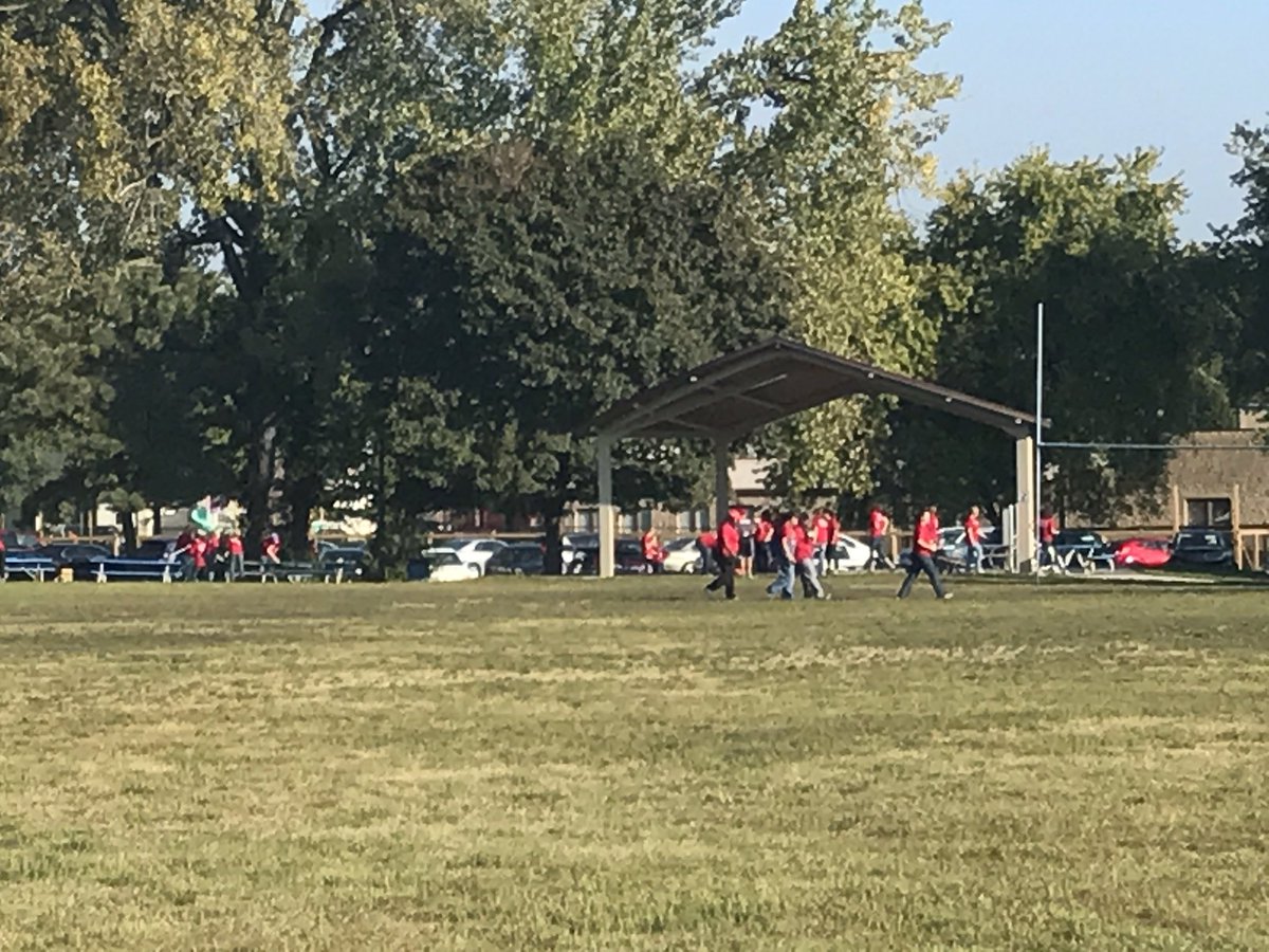 AnnaCarrera317's tweet image. There's a lot of red at Watkin's Park for @IU_Health #DaysOfService - 1,200 people volunteering around Indianapolis today! @WTHRcom