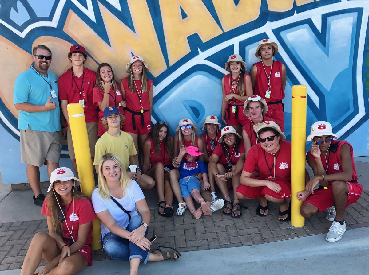Lifeguardprblem's tweet photo. don't worry your fav guards will be back next year as gossip guard 😏 https://t.co/6xeSSndNtz