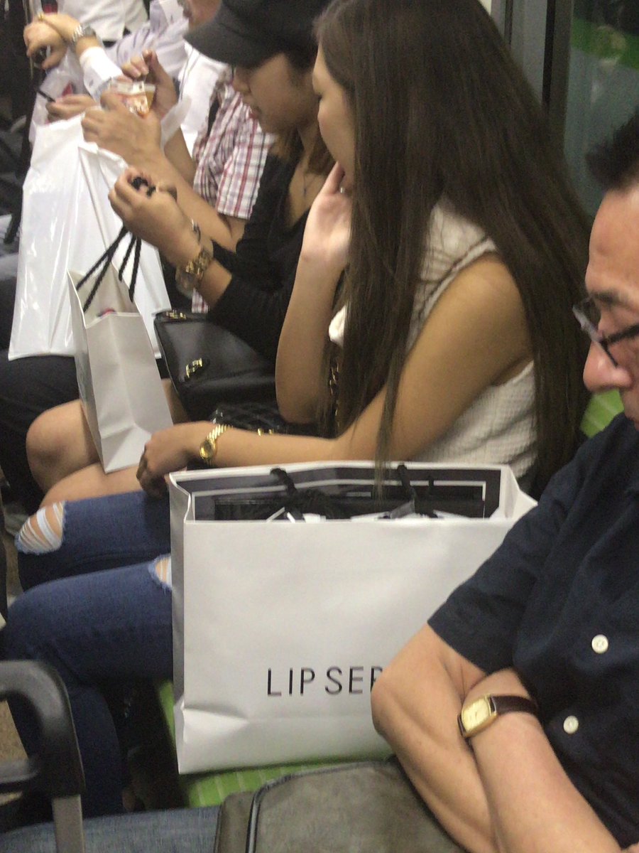 With Wit 荷物 網棚なり膝の上なりでもう一人座れる可能性あるんじゃないん 腹立つ アホ女 バカ女 無神経