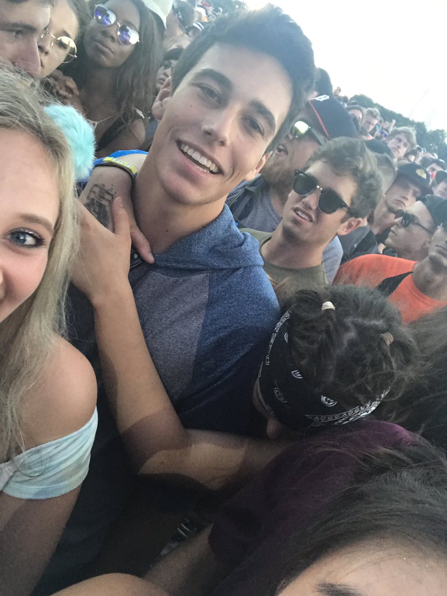 hannah_prusak's tweet photo. welcome to adulthood my friend🎉🤗❤️ https://t.co/qLO8fvYL9v