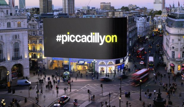 Countdown begins for the world-famous Piccadilly Lights to be switched back on buff.ly/2x71O2b <a href="/OceanOutdoorUK/">Ocean Outdoor UK</a> #PiccadillyOn #OOH