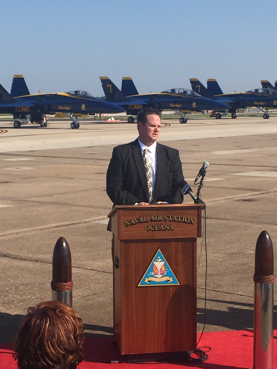 Exciting day for <a href="/vbschools/">VBSchools</a> and <a href="/BeachSupe/">Aaron Spence</a> with all 5th graders attending the Airshow at NAS Oceana today #WeAreVBschools