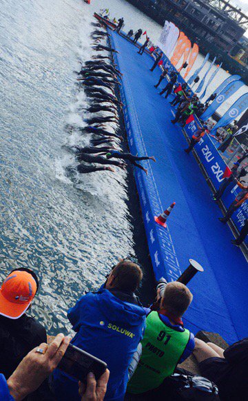 pascal_salamin's tweet photo. #RotterdamGF. Junior Female just started in a wonderful setting. Cold and sunny! https://t.co/kPf6R6Q6xi