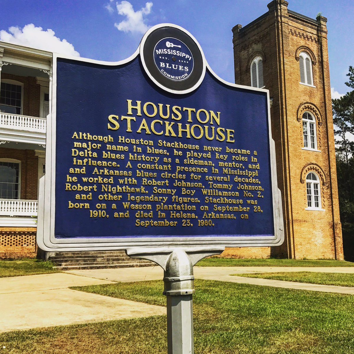 BackroadsStaff's tweet photo. The Mississippi Blues Trail Marker at the Old Wesson School @BluesTrail #mississippibluestrail #bluesmusic #houstonstackhouse #wessonms https://t.co/XykHWntQQp