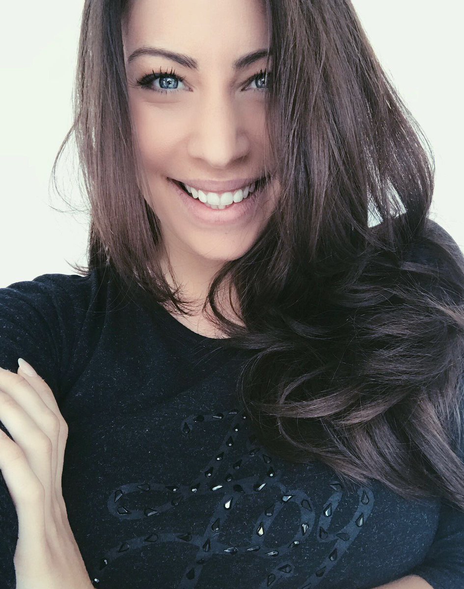 La collection femme a été 100% repensée cette saison 💭 <a href="/JillRTL/">Silent Jill</a> adore son nouveau tee goo.gl/yJ3dMc 🖤
#fashion #brand #love #black