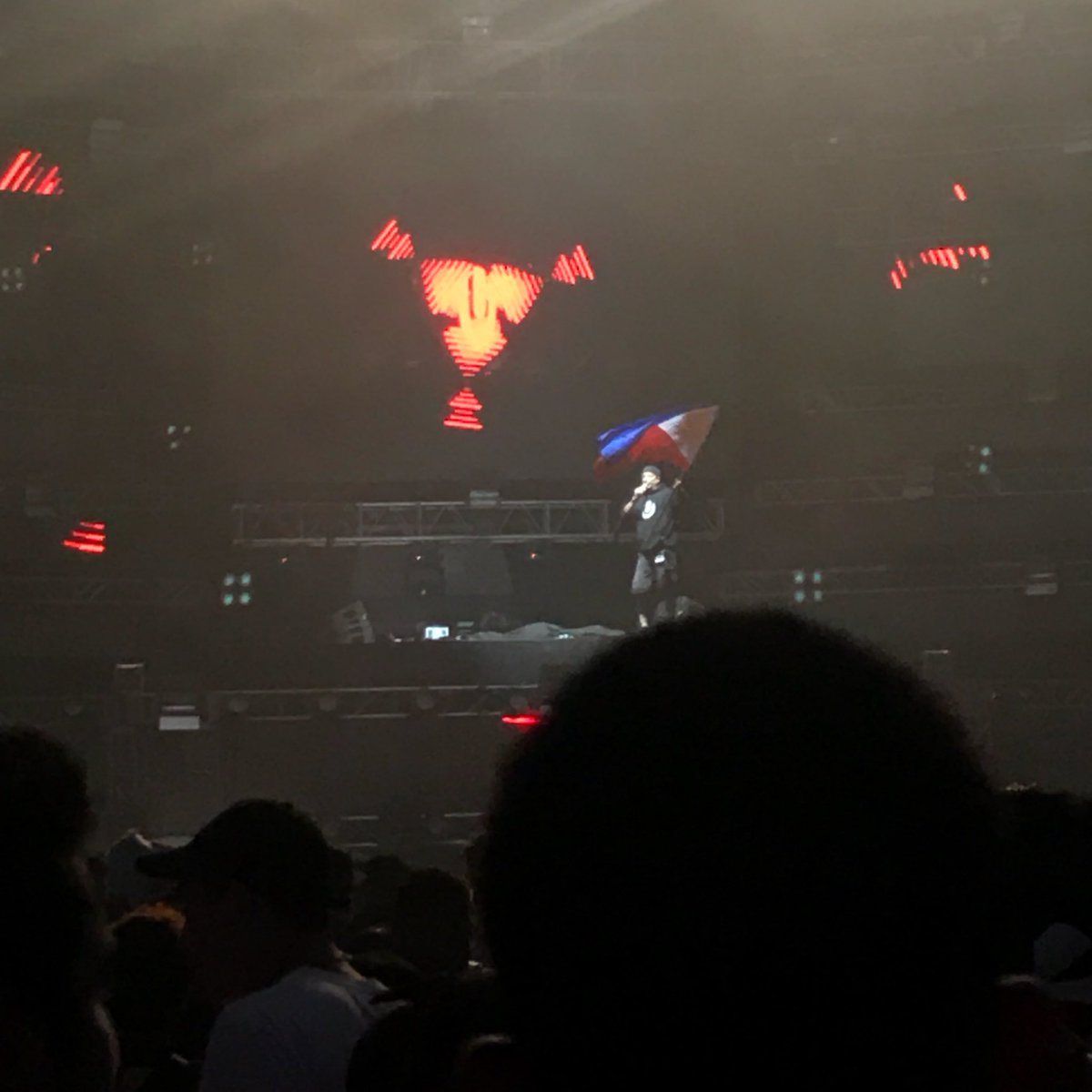 manilaconcerts's tweet photo. Ph proud! #UltraPh https://t.co/nbWiUltZFr