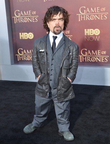 Mud Men ピクセル で人一倍印象を残すエディ プラント役の小人症の俳優 ピーター ディンクレイジさんは X Men フューチャー パスト ゲームオブスローンズなどに出演の俳優 アメリカでは大人気者です 最新作はアニメ アングリーバード で声優 また