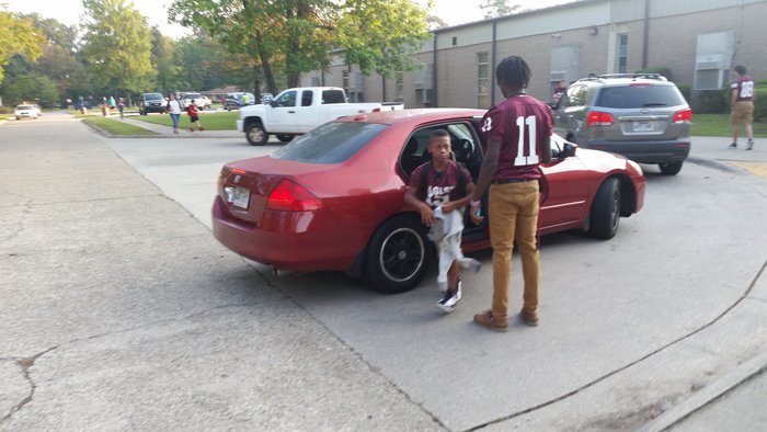 CESEagles_News's tweet image. Whether on or off the field, Eagles fly high! It is great school-community spirit when these guys show-up to help greet in the mornings!!
