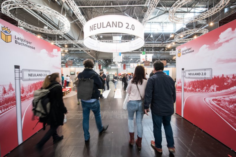 buchmesse's tweet photo. #Neuland 2.0 - jetzt bewerben für das Start-up-Village der #lbm18: https://t.co/59ReWy1q40 Bewerbungsschluss: 5. November 2017 https://t.co/NPexrLihko