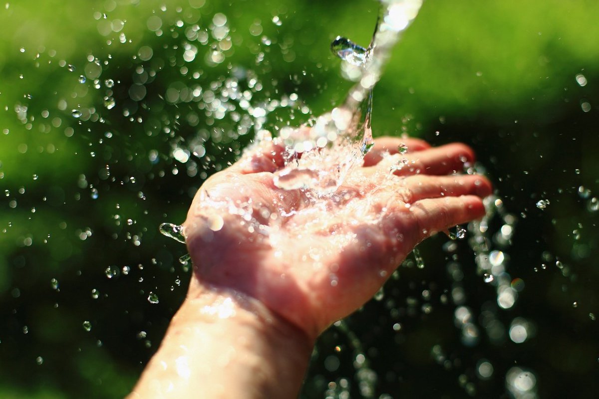 fifthplay's tweet photo. #Savingwater is a must for companies, too. Fortunately, technology is on their side! https://t.co/0hyL4nVbfC #energymanagement https://t.co/0drm7bqnv5