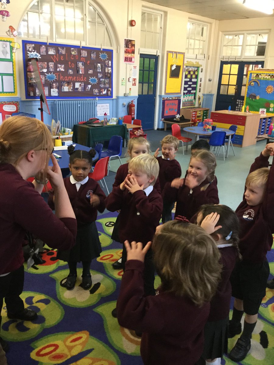 ThamesideSch's tweet photo. RKS learn parts of the body through head, shoulders, knees and toes #RKStps #noses #singsong #firstweekofschool https://t.co/sibYKEtxsE