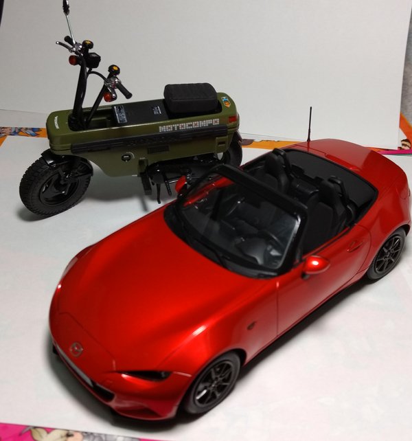 完成ー!
『タミヤ マツダロードスター ～アオシマ モトコンポを添えて～』 