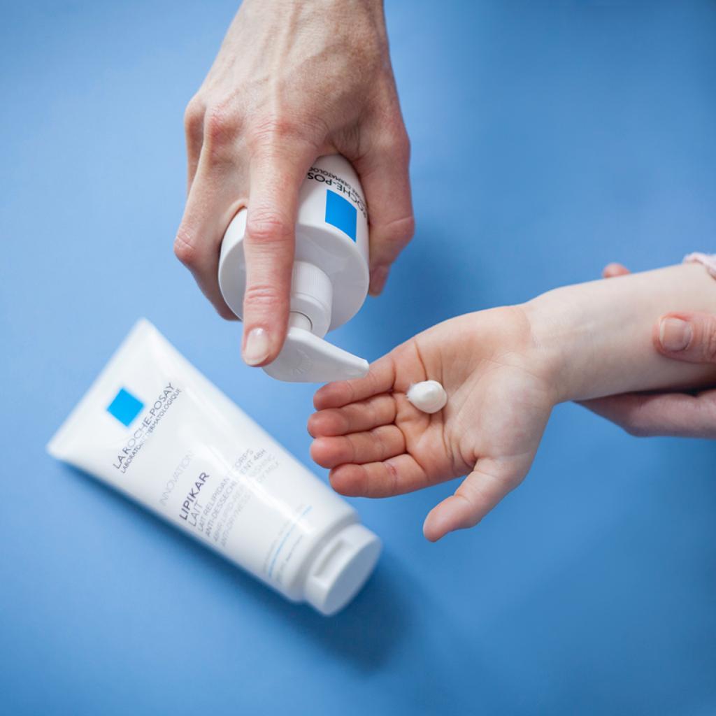 Registrate en Lipikar Familias spr.ly/60128Fwu6 y postulate para recibir un año de tratamiento gratis para la dermatitis atópica.