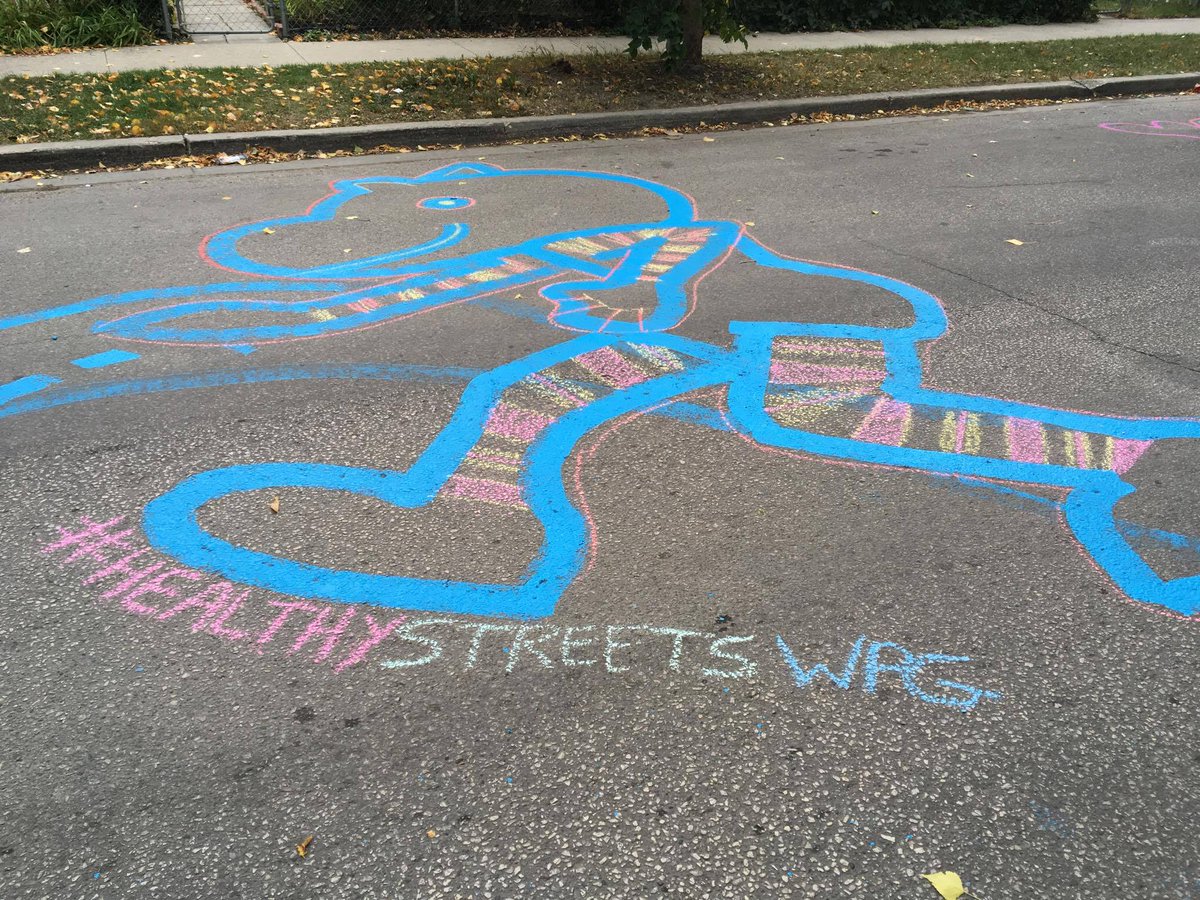 We have some pretty talented artists helping us with #healthystreetswpg today! Very impressive! #greenaction #winnipeg