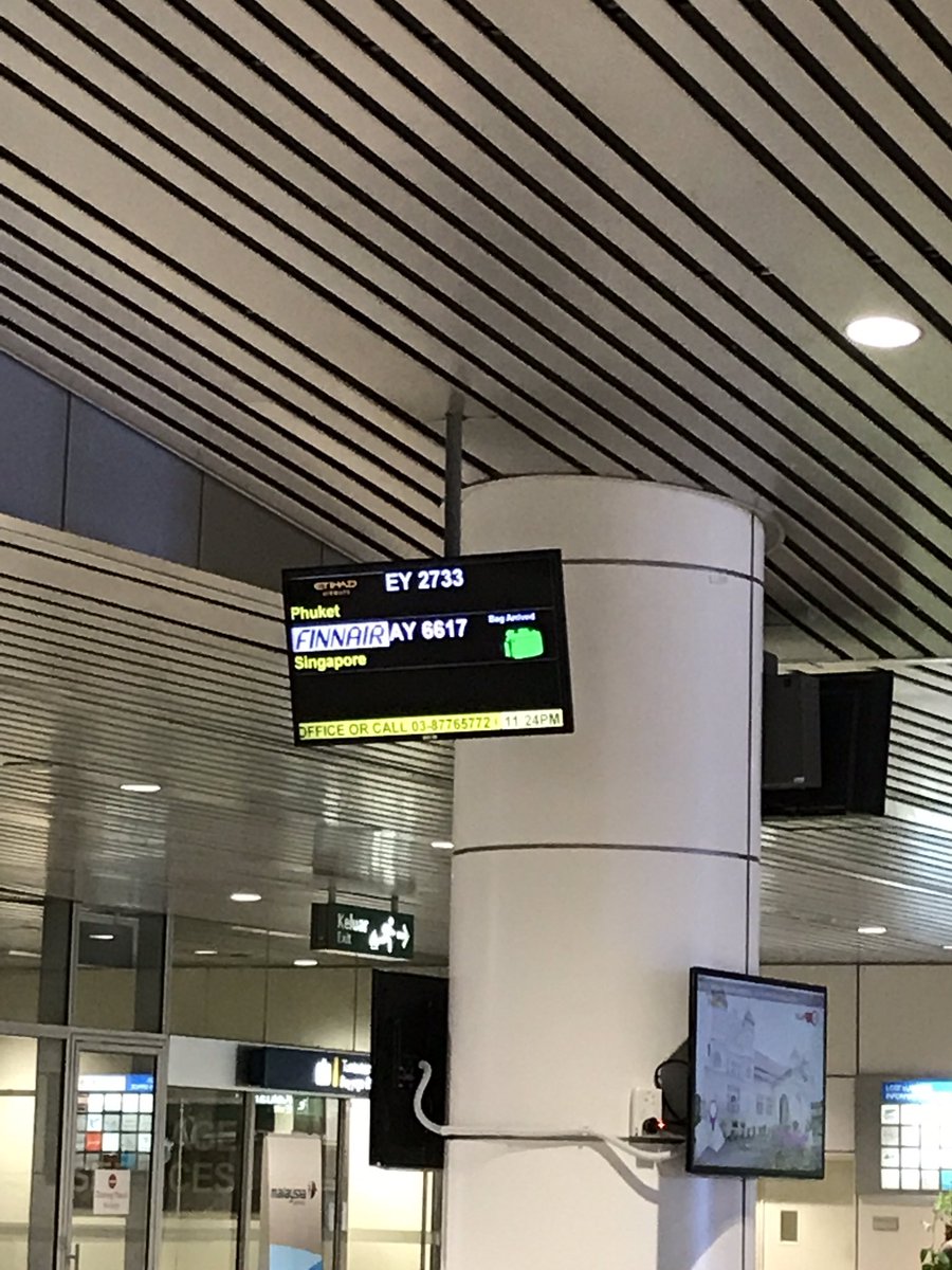 h0kag3s's tweet photo. Crap service from #KLIA #KLIAmalaysia @MAS over 1 hour wait for luggage . Bloody fucked up KLIA airport . https://t.co/gVG3g0tYfB