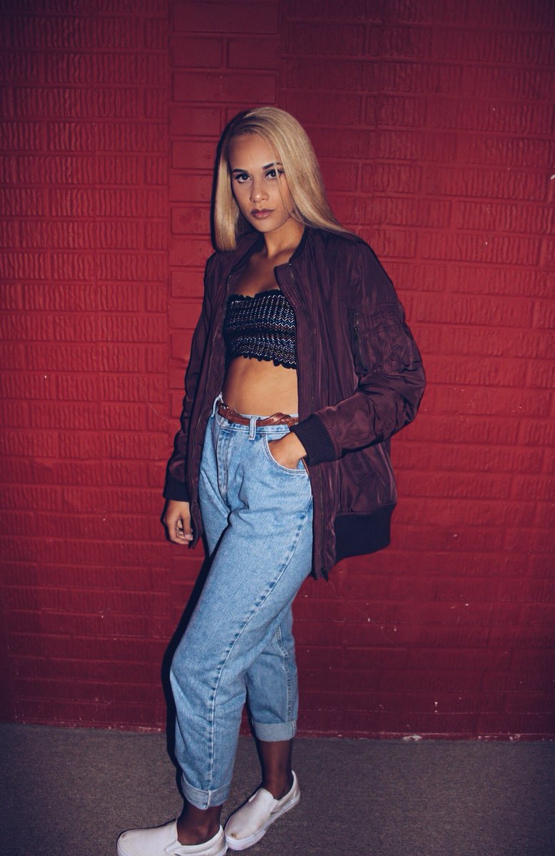 macdaddyphotos's tweet photo. The Red Room is our favorite shooting spot https://t.co/DDbYt1pHHJ