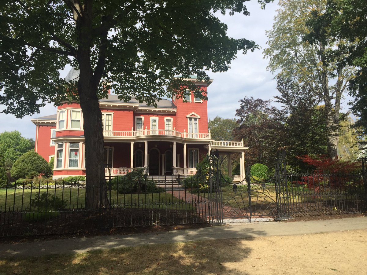 Spent the morning with the ME HFMA chapter in Bangor. Great people.  Saw Stephen King's home--red balloon, bat gates, &amp; all. #stories #hfma