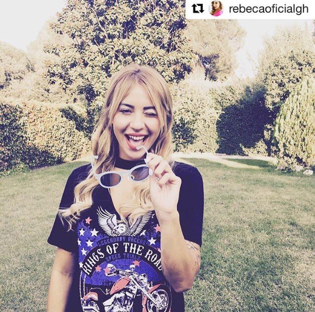 uhookbrand's tweet photo. Rebeca for @uhookbrand 
.
#gafasquesientanbien #gafasdesol #moda https://t.co/2xYriAlD0z