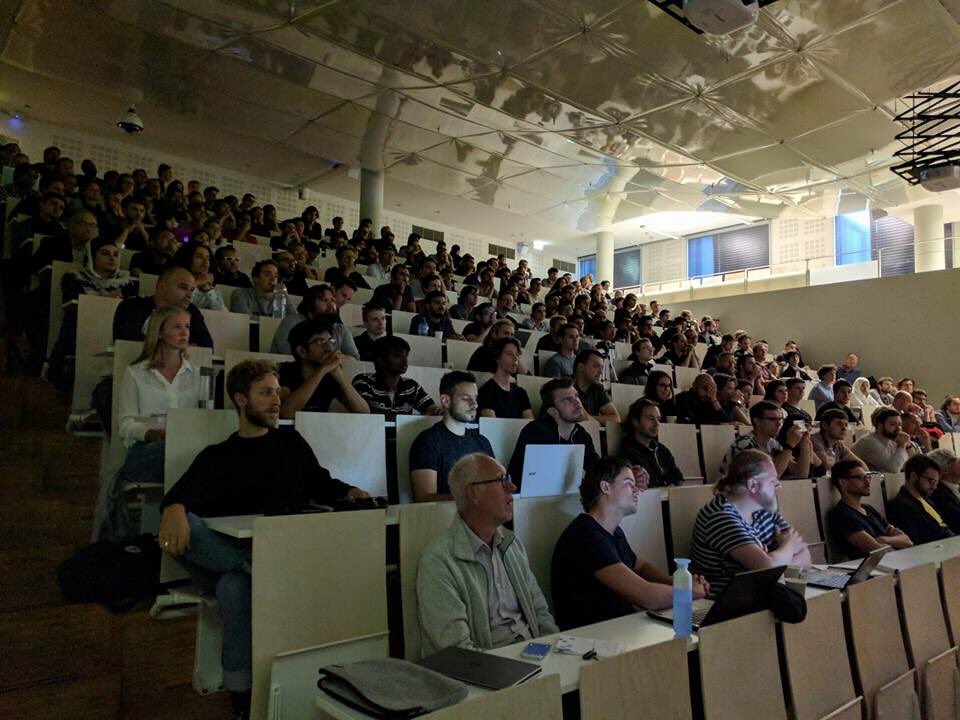 quvalab's tweet photo. @OriolVinyalsML @DeepMindAI The talk was full house and a success. Thanks @OriolVinyalsML and all those who attended. https://t.co/vtNd9RYan3