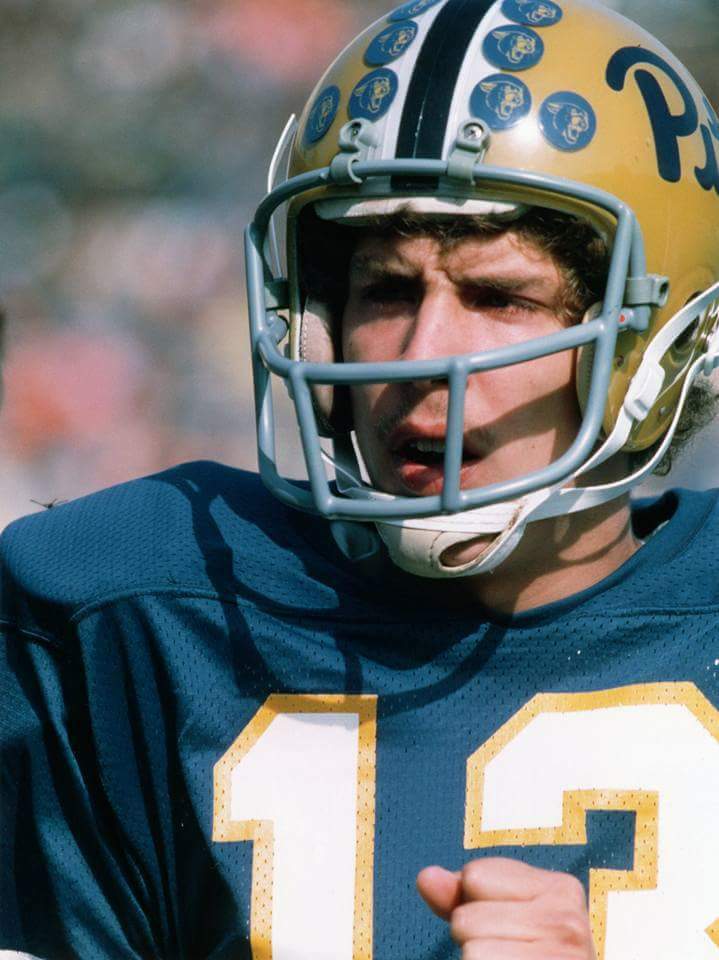 Happy Birthday to Pitt all-time great QB,
Dan Marino! 
A great friend and Pittsburgher!  
Have a great day! 