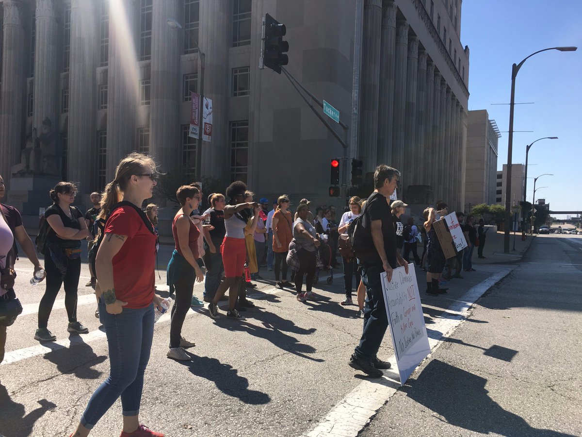 newsroom's tweet photo. Meanwhile, a crowd gathers at the courthouse, waiting to join the main protest. #StockleyVerdict #STL Photos Lucy Biggers/NowThis https://t.co/JzEEpZvkM0