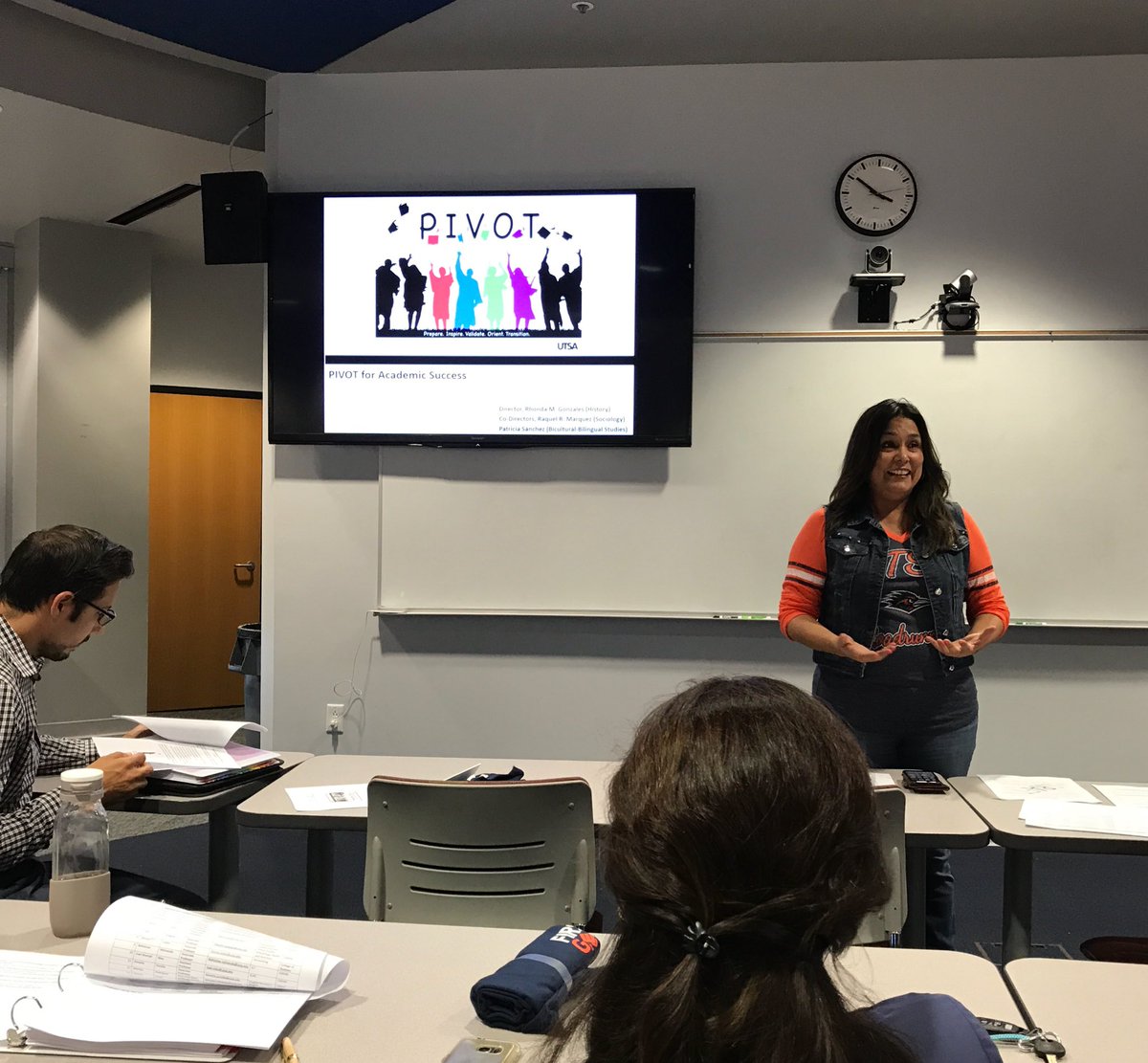 MariRodPhD's tweet image. Excited to serve as a faculty coach for @utsa_first2go students! #FirstGenUTSA @RhondaGPhD @PSANCHEZPHD #FirstGenOrgullo   @UTSA