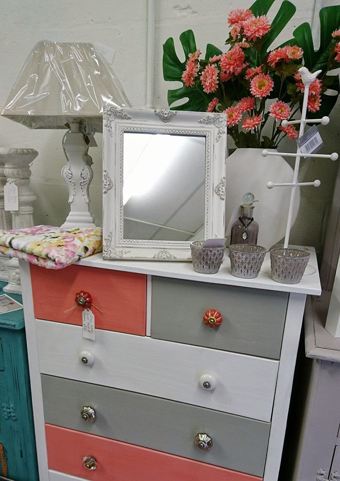 shelleschic's tweet image. New arrivals in store including mirrors, lamps, wall art and some perfect #gifts for #Christmas ! Open Tues-Sat 10-4 #shopping #nuneaton