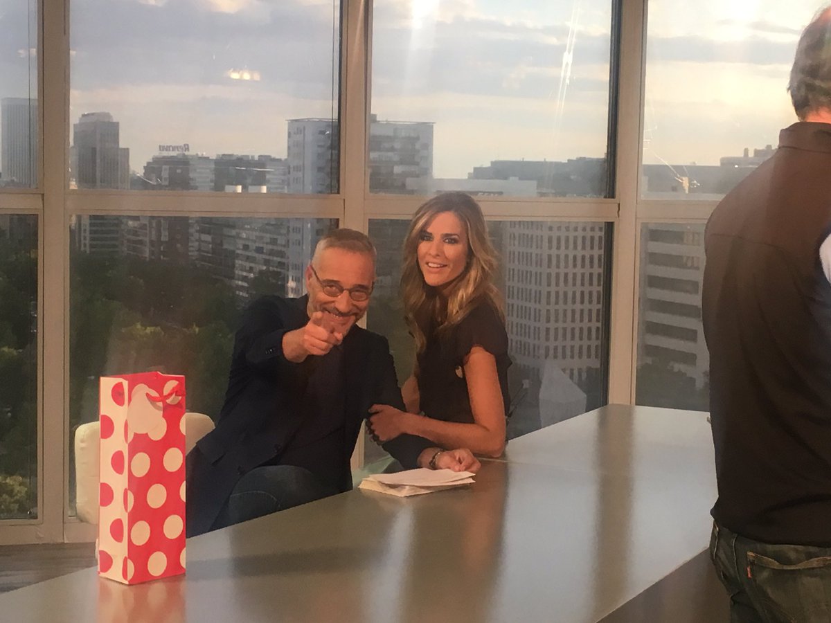 susanaperezmu's tweet photo. Gracias al equipazo de @AquiEnMadrid @grupoboomerang @telemadrid. 3 años duros pero muy gratificantes! https://t.co/sTyJl2ggOl