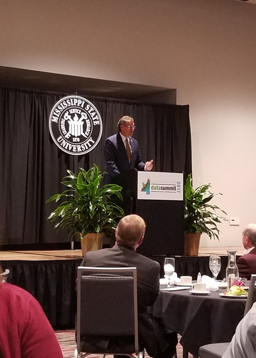 msstateCAVSE's tweet image. It&apos;s great hearing @GreggHarper speaking at #DataSummit2017.
