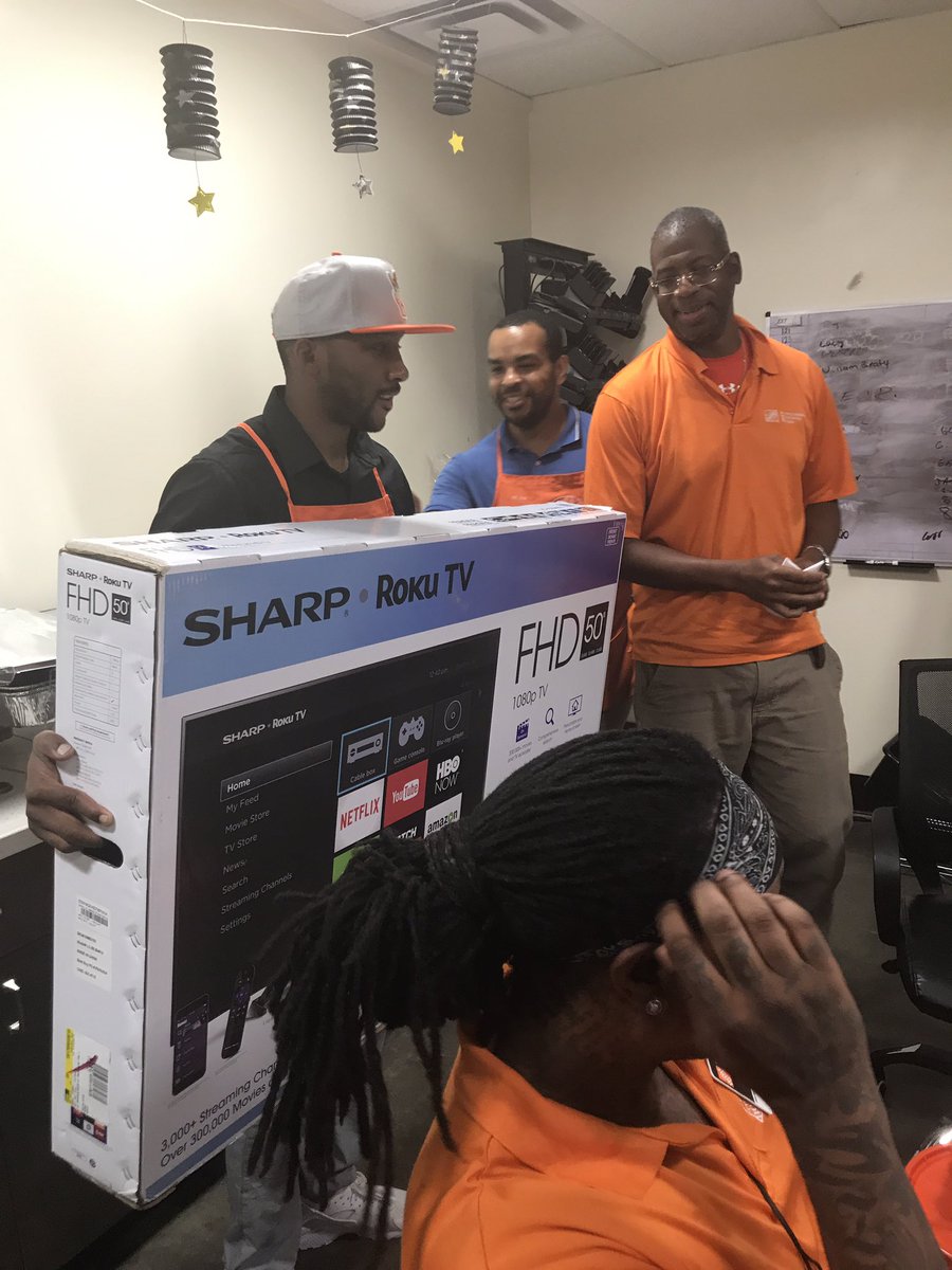 Met partnership at 1256..Congrats Anthony won a 50 inch tv  #METPartnership <a href="/DonnaCurran4/">Donna - D82 MEM</a> <a href="/D14MET/">Dom DiMartino</a> <a href="/MattKeatinghd/">Matt Keating</a> <a href="/ConeyIsland1256/">Store 1256</a> Thank you