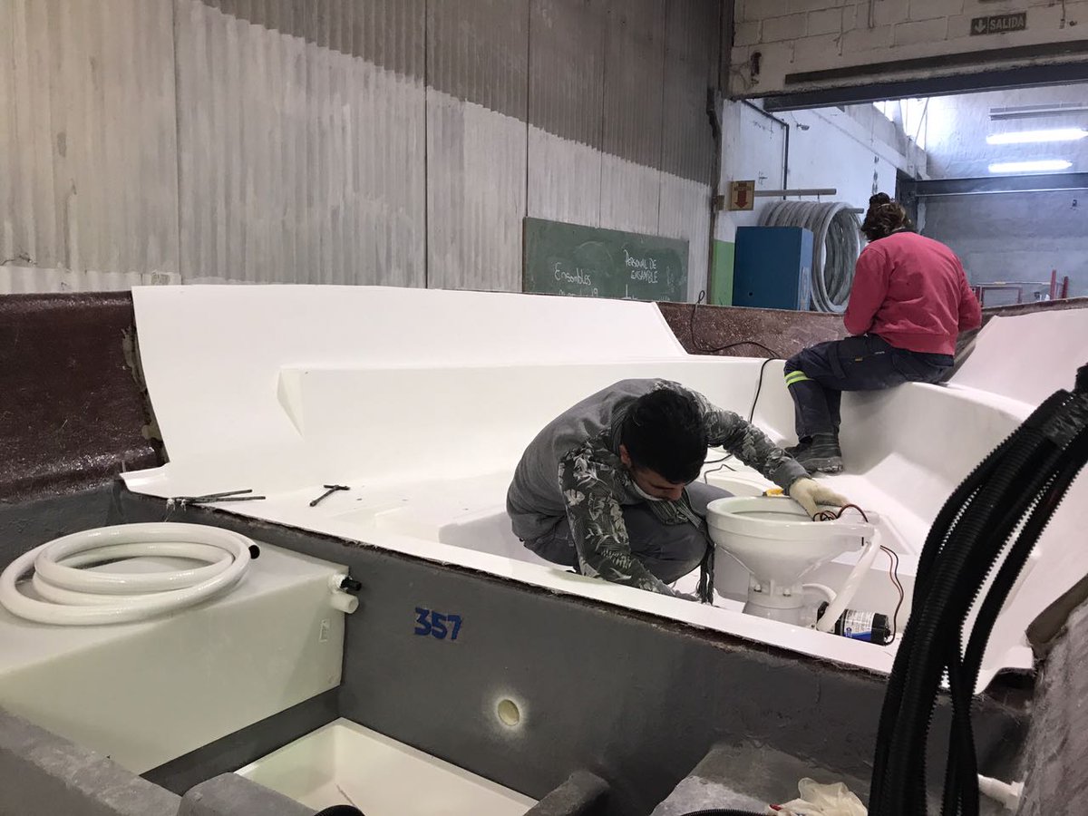 Produccion_PBA's tweet photo. #Campana | Visitamos @MarineSurok, fábrica 🇦🇷 de embarcaciones y líder en el país. Además es la ➕ grande de latinoamérica con 100 empleados🚤 https://t.co/MkF337FWJv