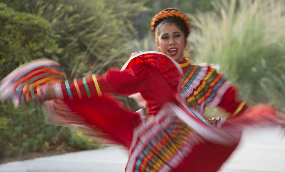 CSUFstudents's tweet image. #HispanicHeritageMonth begins today! Together, we celebrate the culture, heritage &amp;amp; history.

President&apos;s Reception: bit.ly/2fa2T2U