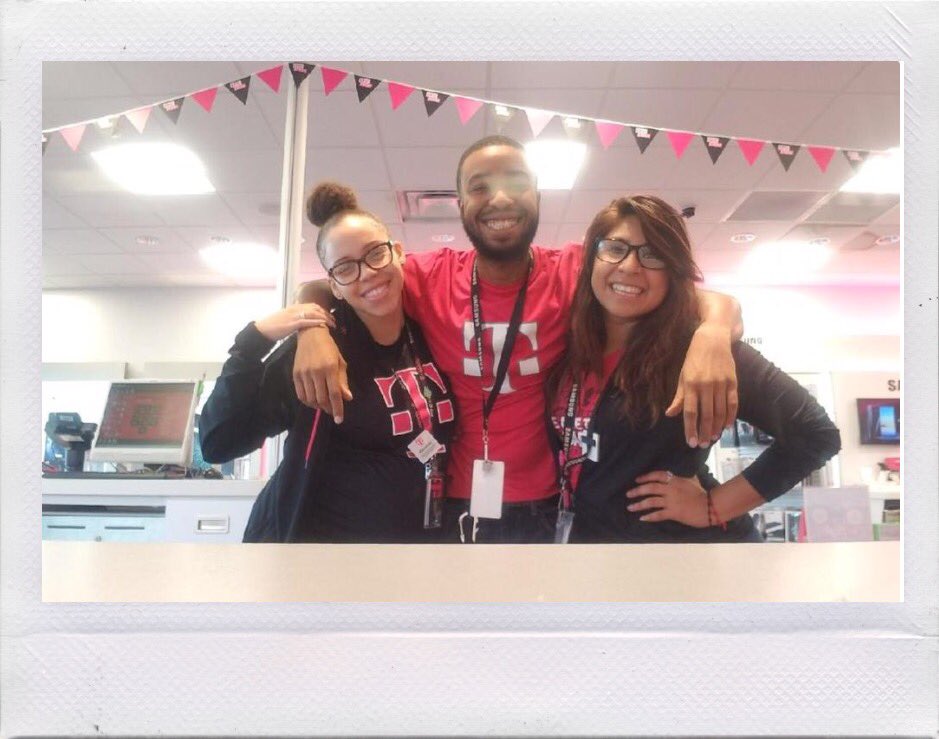 TmobileHTXSE's tweet photo. Our HTXSE Bay Area team in Webster is excited for the #Galaxynote8 #iphone8preorder https://t.co/uIJl6p2zor