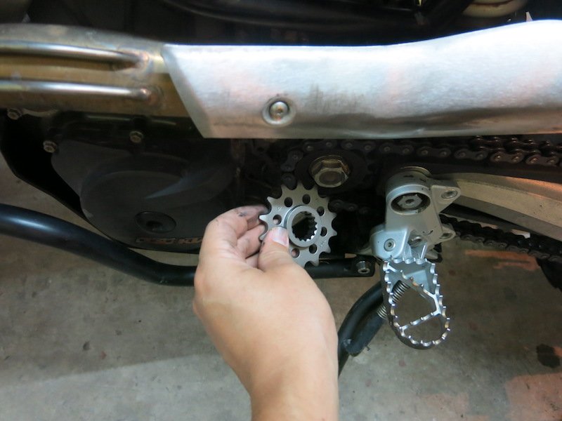 rewadventure's tweet photo. Upgrading to 14-tooth engine sprocket, better for negotiating in difficult terrain. Joyfull autumn!
#ktm #drivechain #enginesprocket https://t.co/lVFT06UYLJ