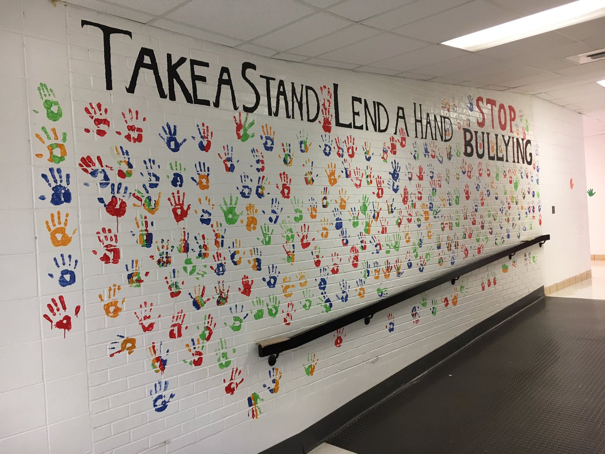 AGHSCareTeam's tweet photo. The end of Hope Week! AG students took a pledge to end bullying! #AGPiratePride #aghsHope https://t.co/agt3HwGQWo