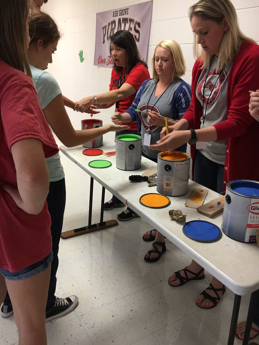 AGHSCareTeam's tweet photo. The end of Hope Week! AG students took a pledge to end bullying! #AGPiratePride #aghsHope https://t.co/agt3HwGQWo