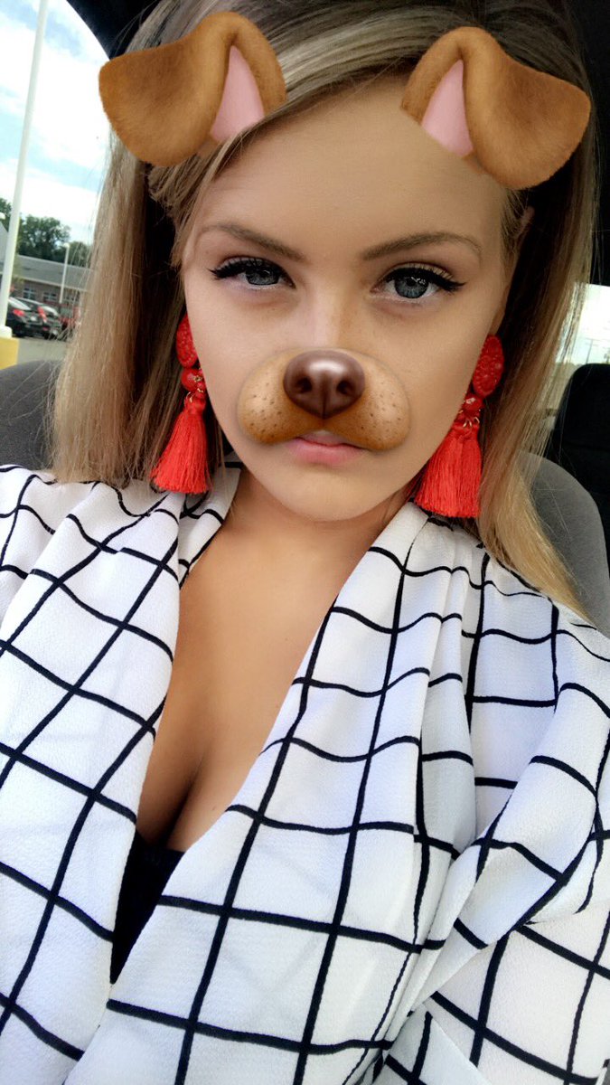 katieQtip's tweet photo. face of a girl who has come to loathe her job https://t.co/GqgTsBlvEM