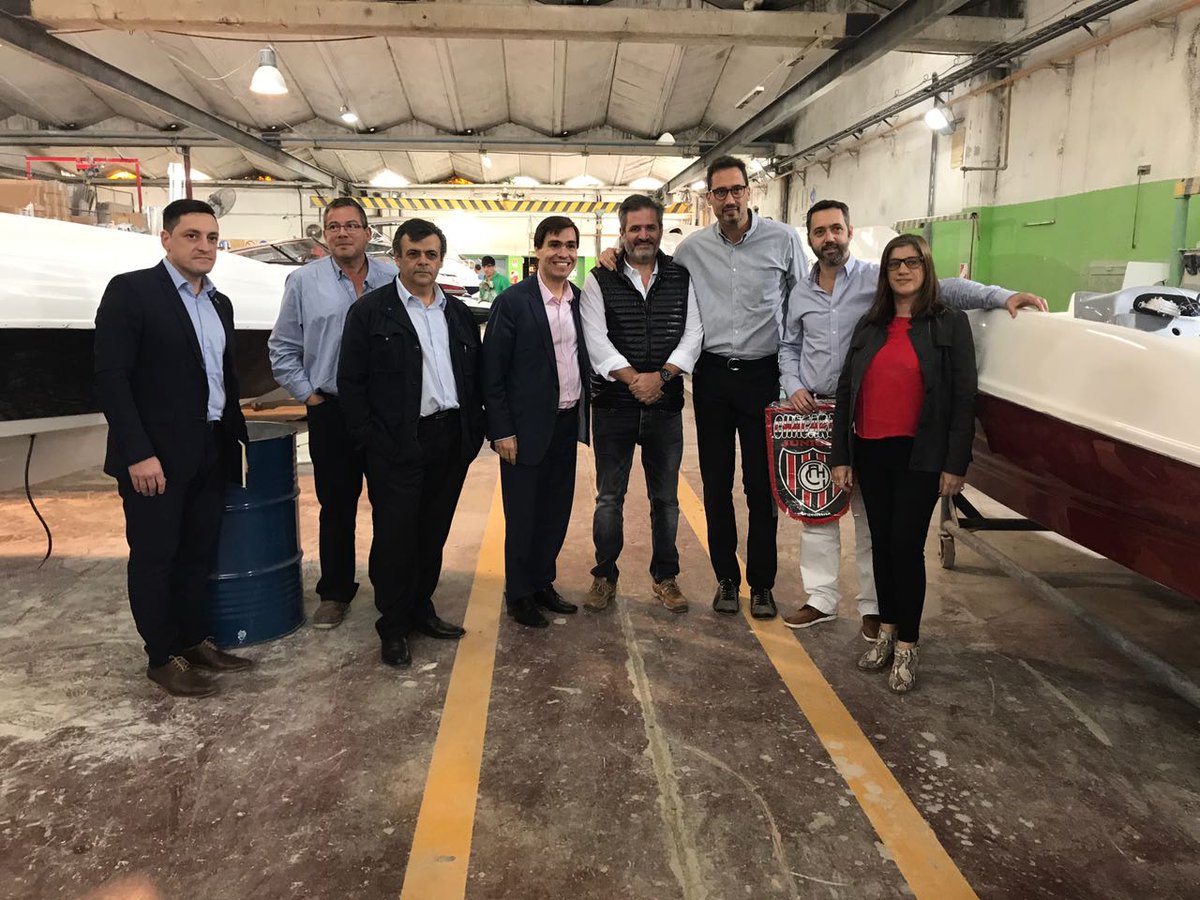 TizadoJavier's tweet photo. "El objetivo es llegar a fabricar 1000 lanchas anuales", me dijo Andrés de @MarineSurok. Compraron un robot con crédito del @bancoprovincia🚤 https://t.co/aRupxp2Cl0