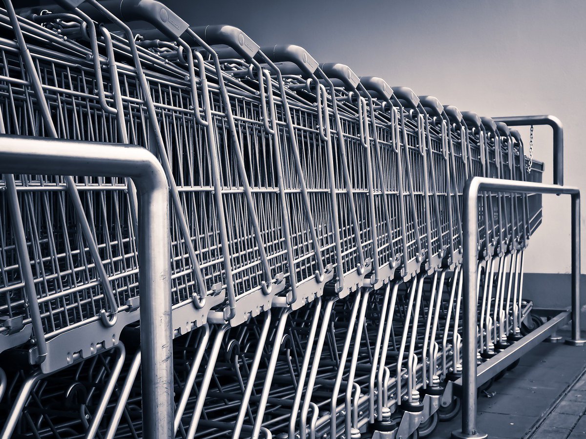 MSU_Facilities's tweet photo. If you find yourself shopping, take a shopping cart back inside the store- even if you don't need one yourself! #CourtesyMonth #MajorinYou https://t.co/m98GlMCfjt