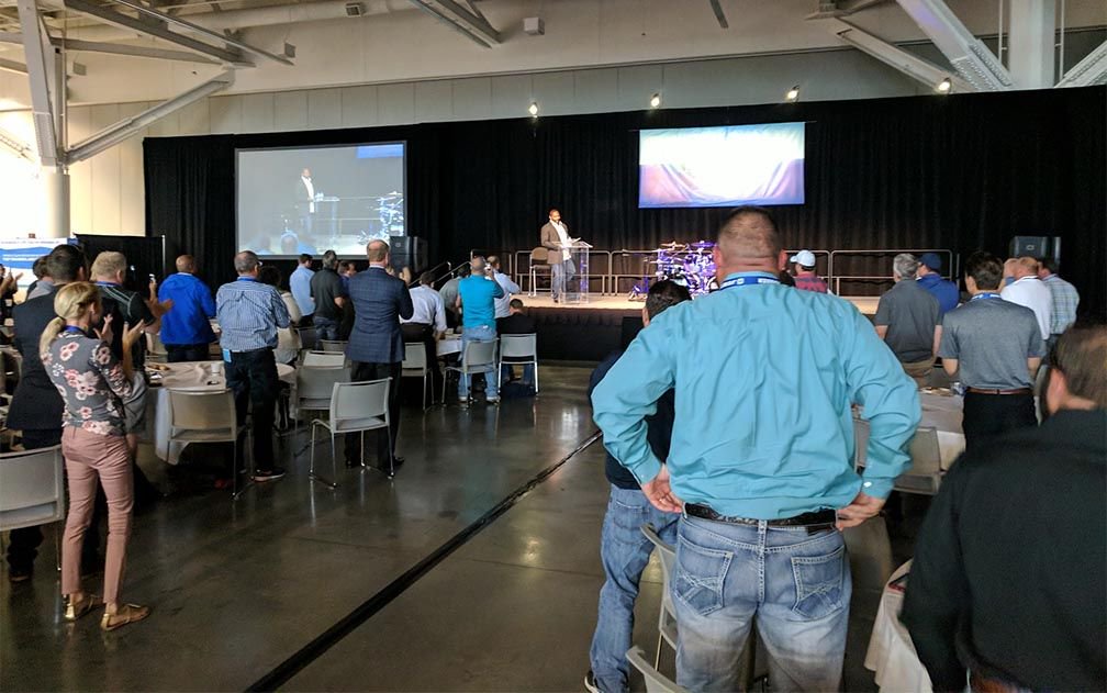 Contractor LIVE tweet media