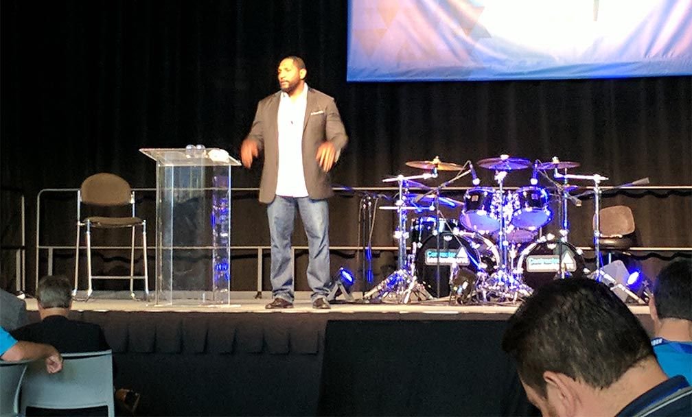 Contractor LIVE tweet media