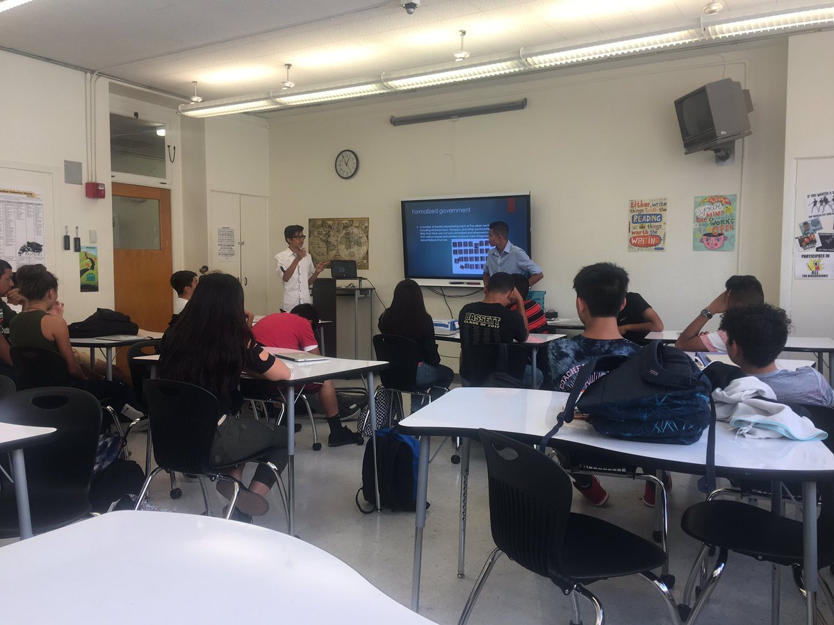 jsstevens88's tweet image. 2nd year panther new tech students demonstrating how to preform a presentation to the freshman. #PantherNT