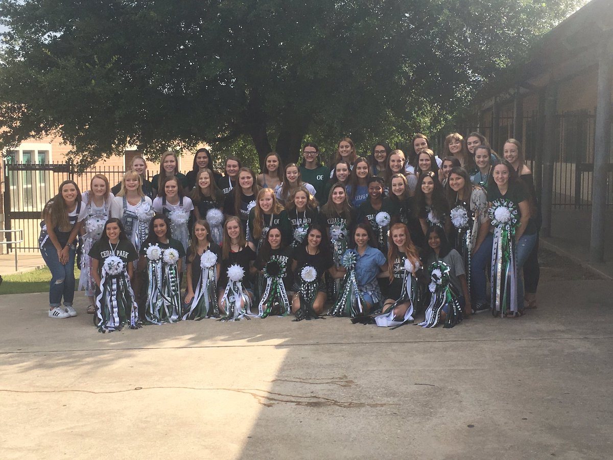 It's homecoming time! The celebs are excited for the football game tonight! 💚