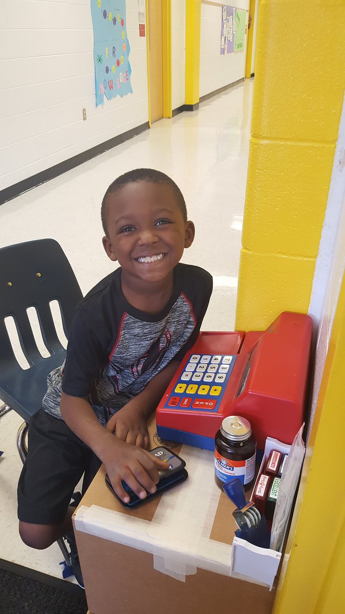 CFESMsLove's tweet photo. Classroom Economy System in full effect #schoolstore #economics #VBamazing #coltsquest @giftedresource1 thx for your help @cfescolts https://t.co/KpXyuMVgl3