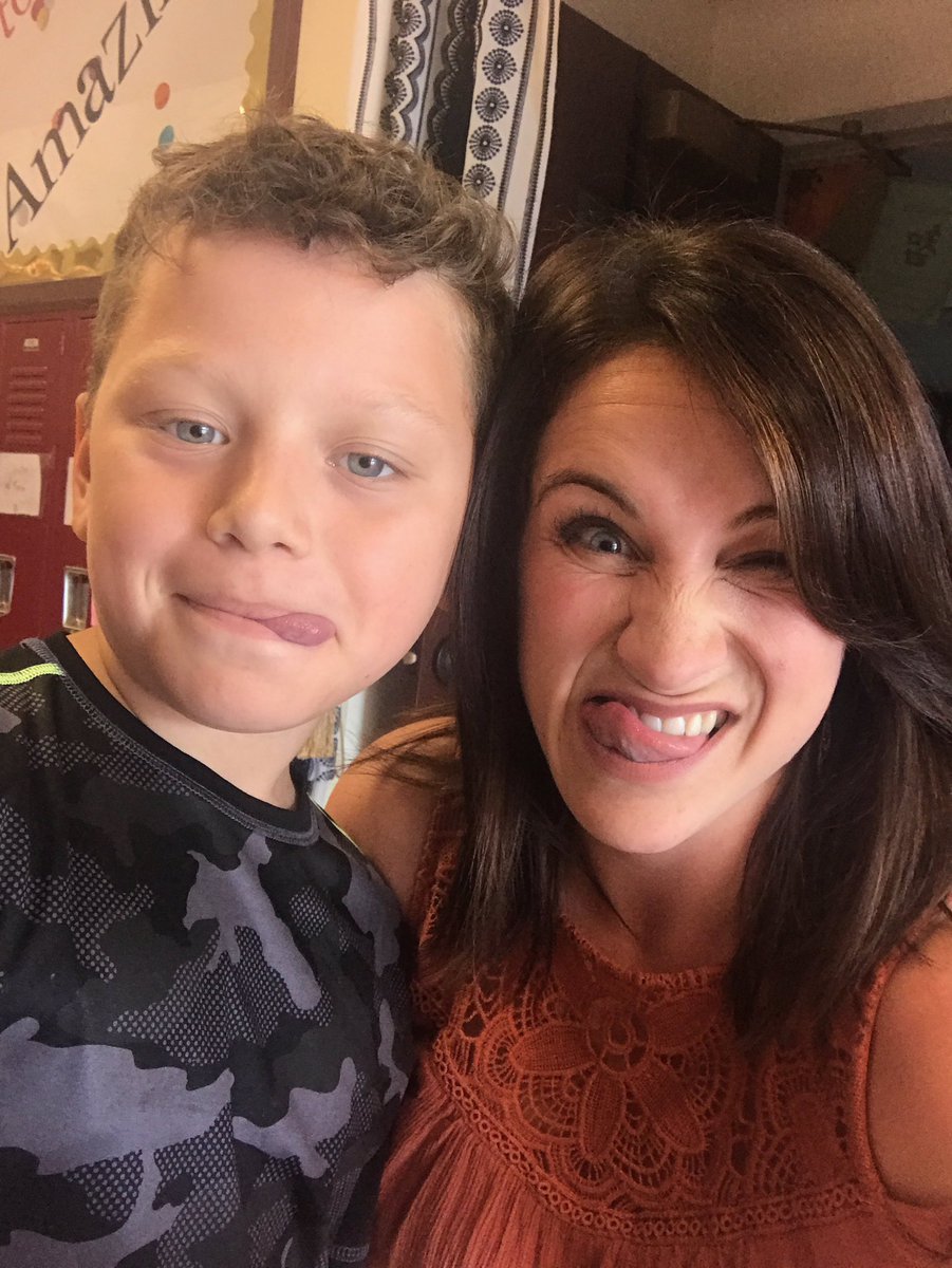 TeamDarroughDRE's tweet photo. These two were rewarded with a #teacherselfie! We love you, @TeamWilkey410 😘 https://t.co/YVZhqjVLUg