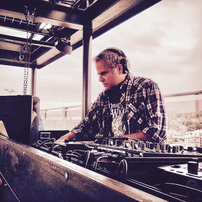 Doing a DJ set tonight w/ 1 of my favorite DJs, <a href="/WD4D/">(((WD4D)))</a> on the roof of <a href="/mbarSEA/">mbar</a> to celebrate their 1st anniversary! #fanboy #imnotworthy