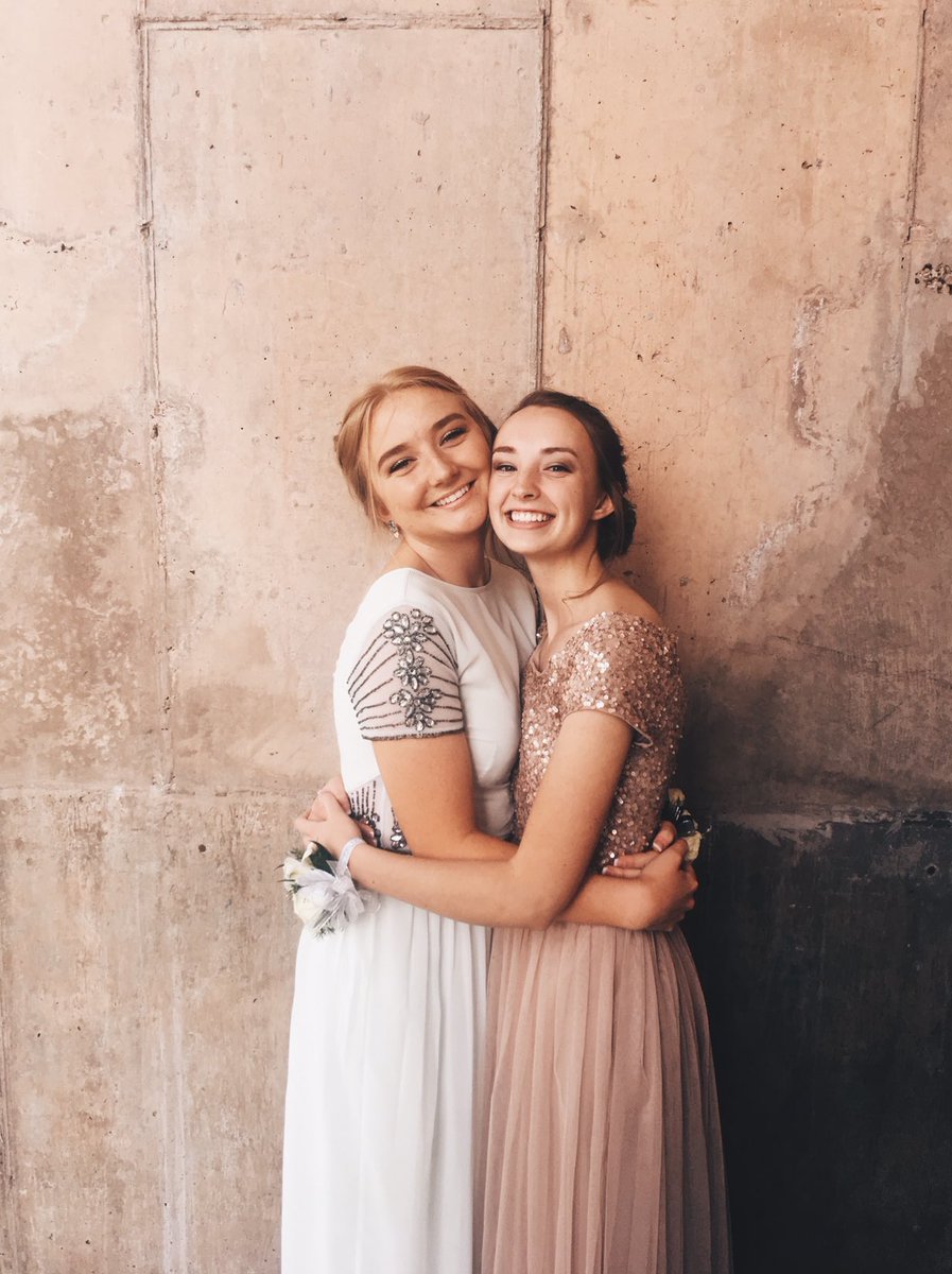 HHanBan's tweet image. EM SIMPS!!! it's your BIRTHDAY!! 🎉🎉🎉🎉 love you cute girl!